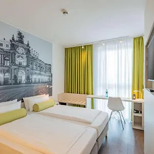 Hotel Super 8 By Wyndham ***